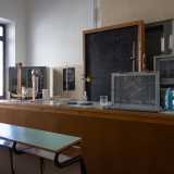 E se all�ultimo piano � presente un attrezzatissimo laboratorio di fisica e chimica...